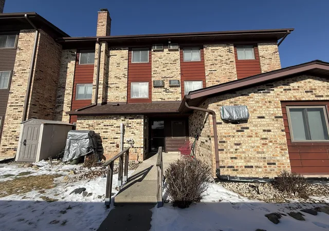Homes for sale in Orland Park, IL | 15834 Orlan Brook Dr #3W, Orland Park, IL 60462 | MLS# 12552252