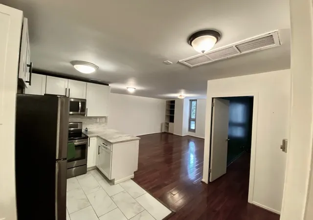 4th image of 21 W Goethe St, Chicago, IL 60610
