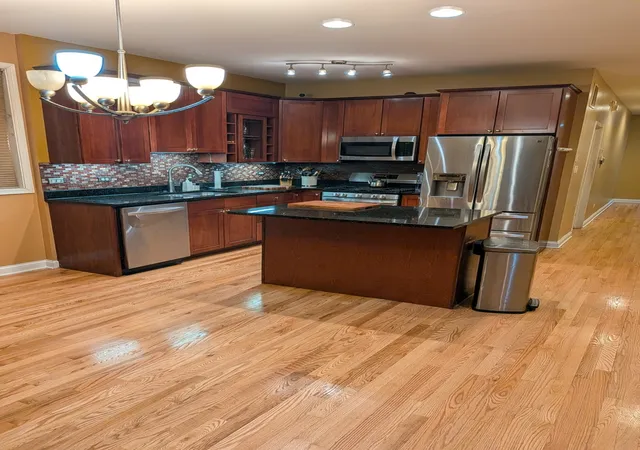 3rd image of 435 E 42Nd St #1, Chicago, IL 60653 | MLS# 12552430