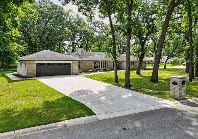 1st image of 2711 Edgewood Dr, Dyer, IN 46311 | MLS# 12552697