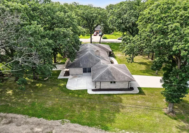 Photo 3 of Single family home for sale at 2711 Edgewood Dr, Dyer, IN 46311 | MLS# 12552697 | Listing updated on 2026-08-30