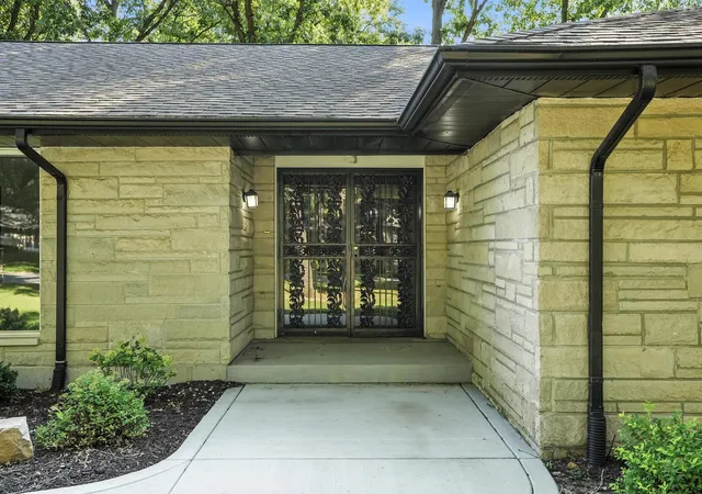 Photo 3 of Single family home for sale at 2711 Edgewood Dr, Dyer, IN 46311 | MLS# 12552697 | Listing updated on 2026-10-11