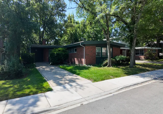Photo 3 of Single family home for sale at 335 Oakwood St, Park Forest, IL 60466 | MLS# 12552853 | Listing updated on 2026-09-04