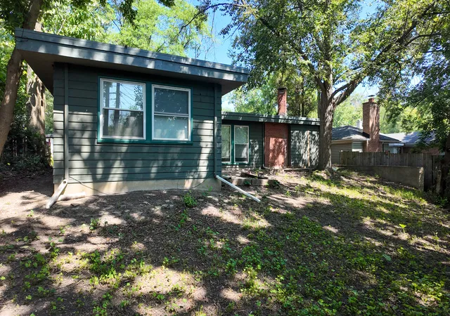 Photo 4 of Single family home for sale at 335 Oakwood St, Park Forest, IL 60466 | MLS# 12552853 | Listing updated on 2026-09-04