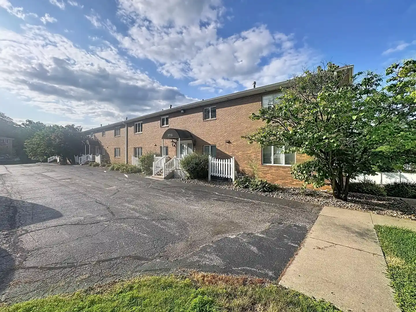 Listing Photo 2 - Condo for sale in 3715 35Th St located at 3715 35Th St, Moline, IL 61265 - Unit 3715 35th Street