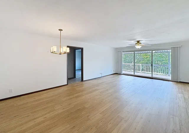 Listing Photo 4 - Condo for sale in building located at 3715 35Th St, Moline, IL 61265 - Unit #3