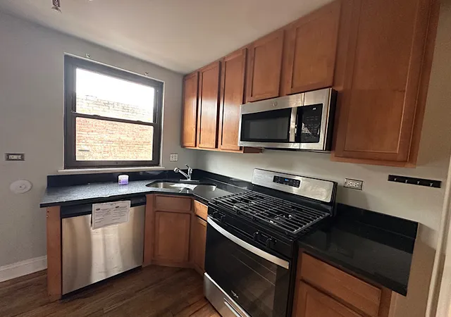 Homes for sale in Chicago, IL | 7334 N Winchester Ave #2E, Chicago, IL 60626 | MLS# 12554215