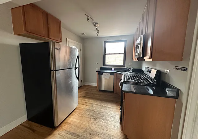 Photo 4 of Sale Pending at 7334 N Winchester Ave #2E, Chicago, IL 60626 | MLS# 12554215 | Listing updated on 2026-08-20