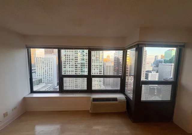 3rd image of 30 E Huron St #3601, Chicago, IL 60611 | MLS# 12554227