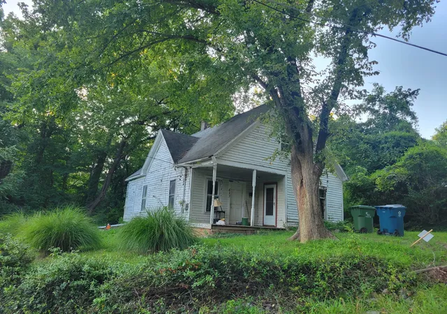 Photo 1 of Single family home for sale at 627 E High St, Anna, IL 62906 | MLS# 12554549 | Listing updated on 2026-10-28
