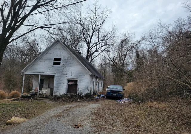 Photo 2 of Single family home for sale at 627 E High St, Anna, IL 62906 | MLS# 12554549 | Listing updated on 2026-10-28