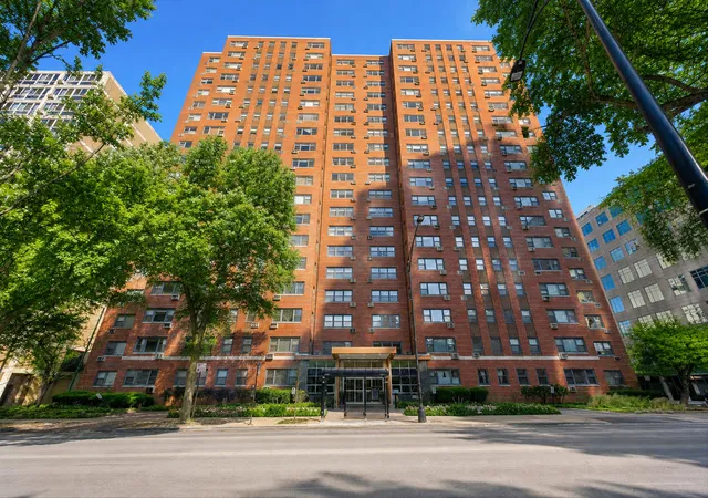 Homes for sale in Chicago, IL | 2909 N Sheridan Rd #605, Chicago, IL 60657 | MLS# 12554592