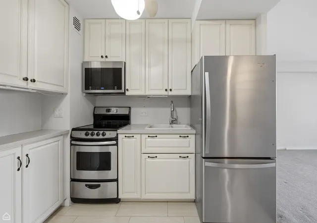 Homes for sale in Chicago, IL | 2909 N Sheridan Rd #605, Chicago, IL 60657 | MLS# 12554592