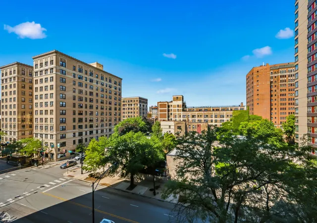 Homes for sale in Chicago, IL | 2909 N Sheridan Rd #605, Chicago, IL 60657 | MLS# 12554592