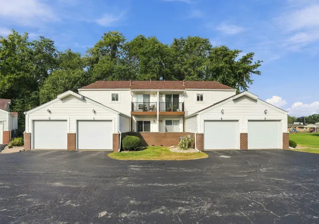 Photo 2 of Condo for sale at 3930 38th Street #C, Rock Island, IL 61201 | MLS# 12556978 | Listing updated on 2026-10-07