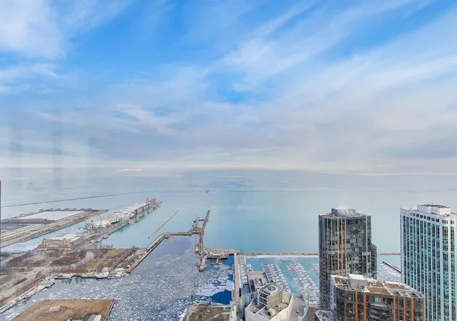 3rd image of 363 E Wacker Dr #5506, Chicago, IL 60601 | MLS# 12557259