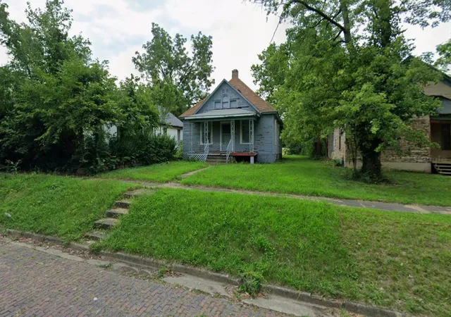 Homes for sale in Decatur, IL | 960 W Green St, Decatur, IL 62522 | MLS# 12558806