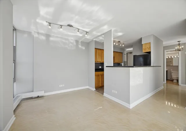 Photo 4 of Condo for sale at 6730 S South Shore Dr #1604, Chicago, IL 60649 | MLS# 12559695 | Listing updated on 2026-09-23