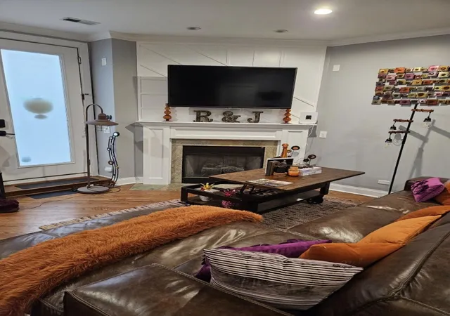 Homes for sale in Chicago, IL | 3560 S Giles Ave, Chicago, IL 60653