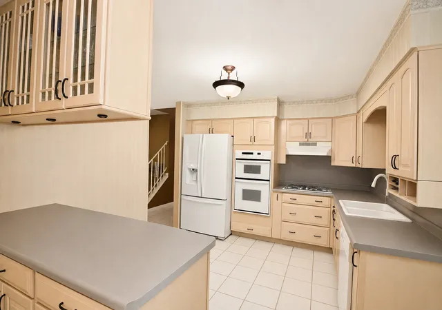 3rd image of 917 W Army Trail Blvd, Addison, IL 60101 | MLS# 12560119