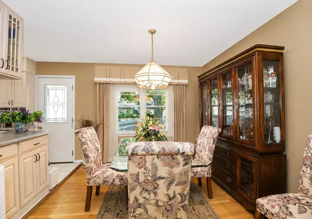 5th image of 917 W Army Trail Blvd, Addison, IL 60101 | MLS# 12560119