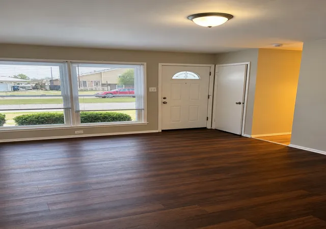 Photo 3 of Single family home for sale at 15112 Ridgeway Ave, Midlothian, IL 60445 | MLS# 12560759 | Listing updated on 2026-10-22