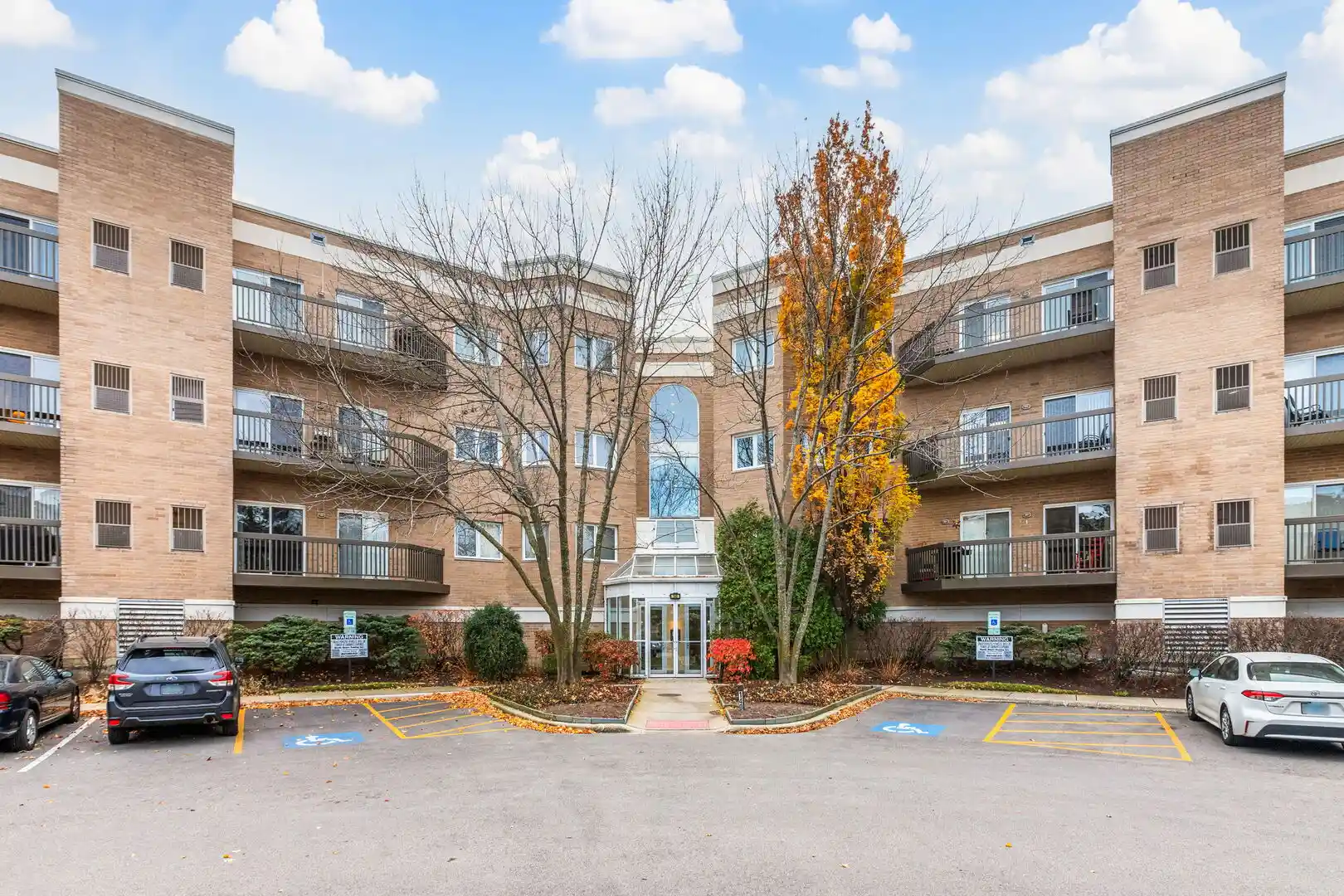 Listing Photo 2 - Condo for sale in 140 Manchester Dr located at 140 Manchester Dr, Buffalo Grove, IL 60089 - Unit #408