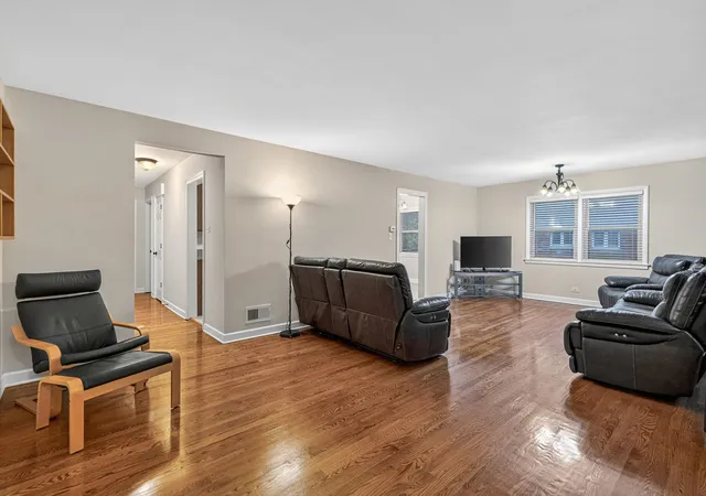 3rd image of 495 8Th St, Chicago Heights, IL 60411 | MLS# 12561600