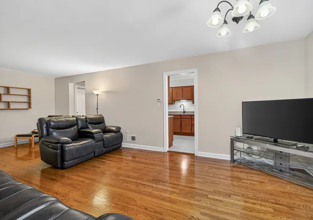 5th image of 495 8Th St, Chicago Heights, IL 60411 | MLS# 12561600