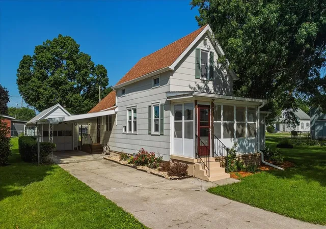 Photo 1 of Single family home for sale at 404 East St, Prophetstown, IL 61277 | MLS# 12561894 | Listing updated on 2026-09-13