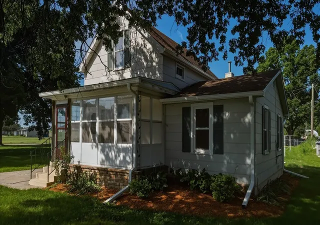 Photo 2 of Single family home for sale at 404 East St, Prophetstown, IL 61277 | MLS# 12561894 | Listing updated on 2026-09-13