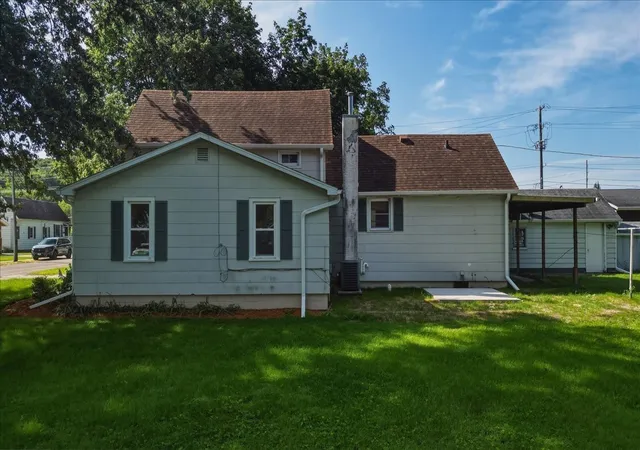 Photo 4 of Single family home for sale at 404 East St, Prophetstown, IL 61277 | MLS# 12561894 | Listing updated on 2026-09-13