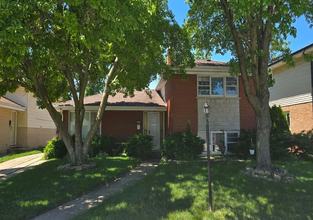 Homes for sale in South Holland, IL | 15354 Dobson Ave, South Holland, IL 60473 | MLS# 12562354