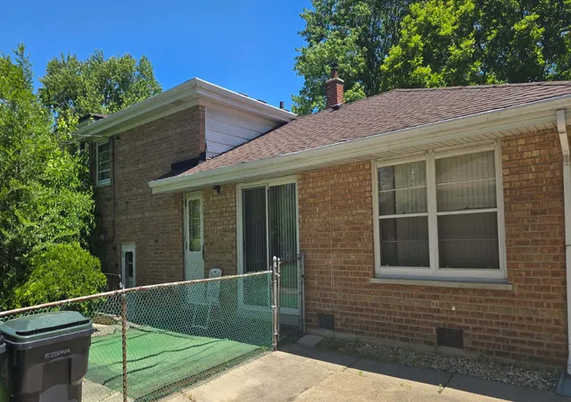 Homes for sale in South Holland, IL | 15354 Dobson Ave, South Holland, IL 60473 | MLS# 12562354