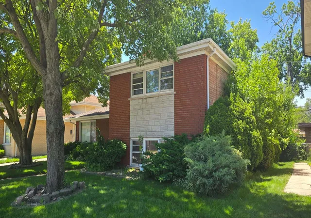 Homes for sale in South Holland, IL | 15354 Dobson Ave, South Holland, IL 60473 | MLS# 12562354