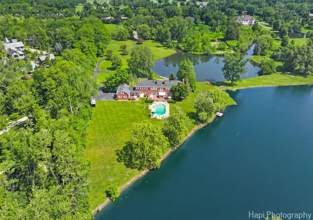 Photo 3 of Single family home for sale at 7 3 Lakes Rd, Barrington Hills, IL 60010 | MLS# 12562521 | Listing updated on 2026-09-01