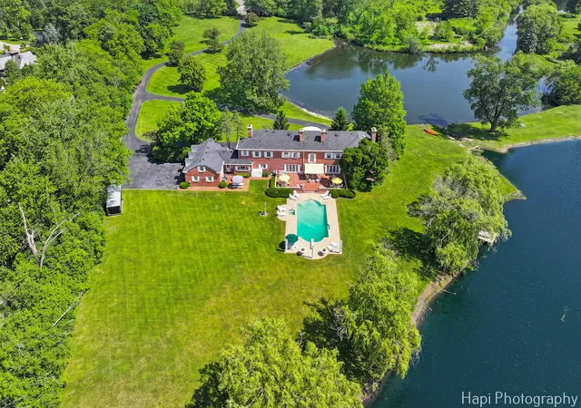 Photo 4 of Single family home for sale at 7 3 Lakes Rd, Barrington Hills, IL 60010 | MLS# 12562521 | Listing updated on 2026-09-01