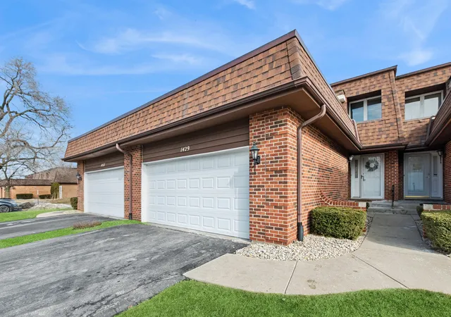 Photo 1 of Townhouse for sale at 1429 Woodhollow Dr, Flossmoor, IL 60422 | MLS# 12562702 | Listing updated on 2026-09-20