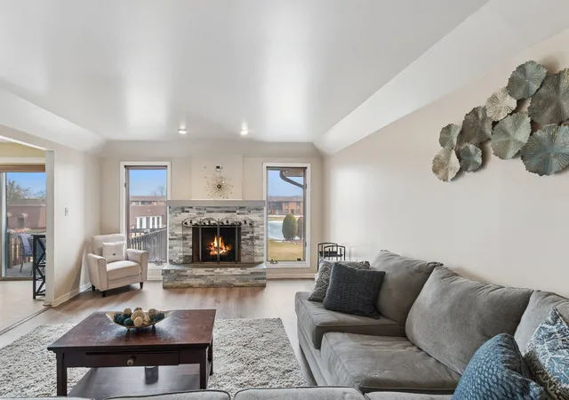 Photo 2 of Townhouse for sale at 1429 Woodhollow Dr, Flossmoor, IL 60422 | MLS# 12562702 | Listing updated on 2026-09-20