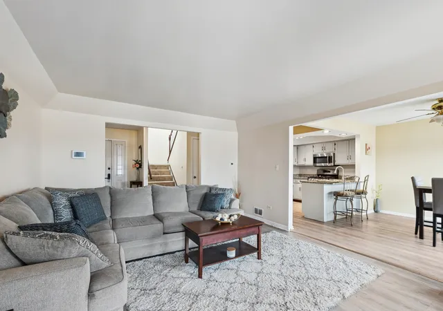 Photo 3 of Townhouse for sale at 1429 Woodhollow Dr, Flossmoor, IL 60422 | MLS# 12562702 | Listing updated on 2026-09-20
