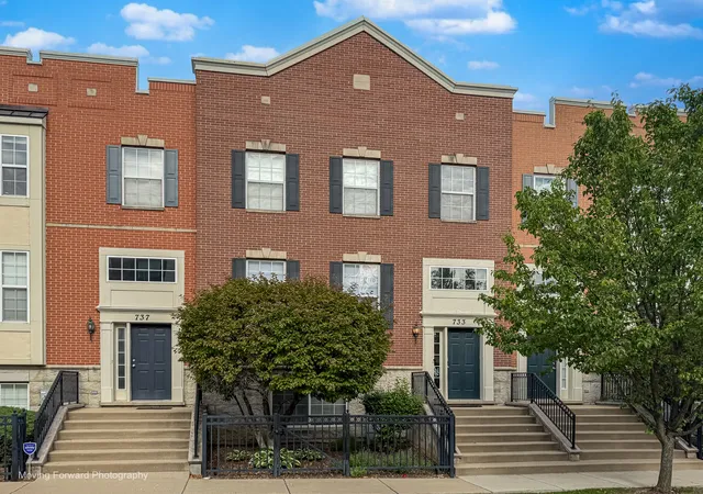 3rd image of 733 Station Blvd, Aurora, IL 60504 | MLS# 12562871