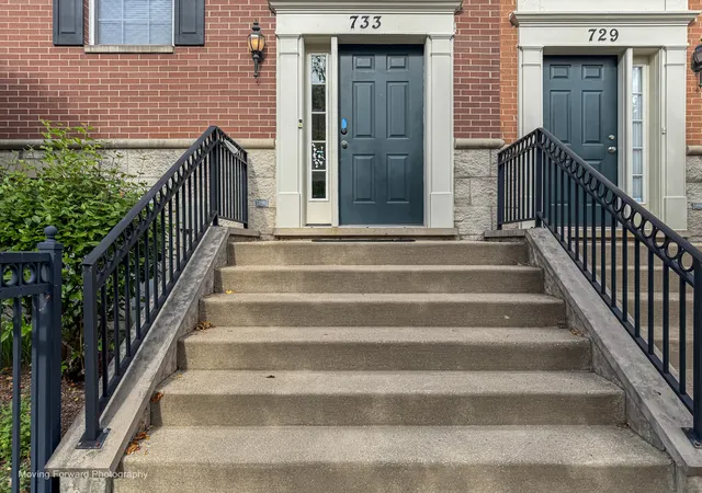 5th image of 733 Station Blvd, Aurora, IL 60504 | MLS# 12562871