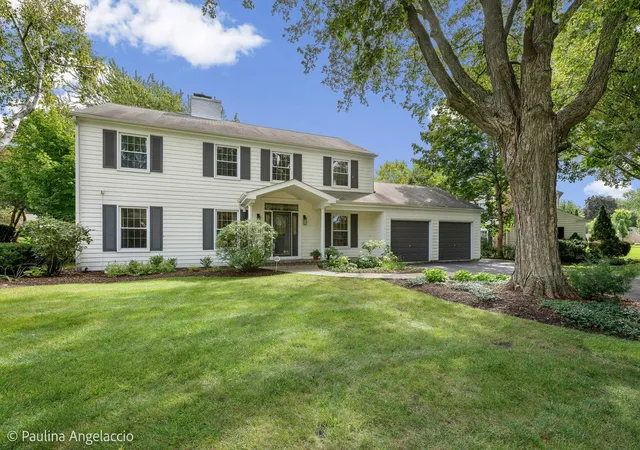 Photo 1 of Single family home for sale at 743 S Country Dr, Barrington, IL 60010 | MLS# 12563310 | Listing updated on 2026-10-04