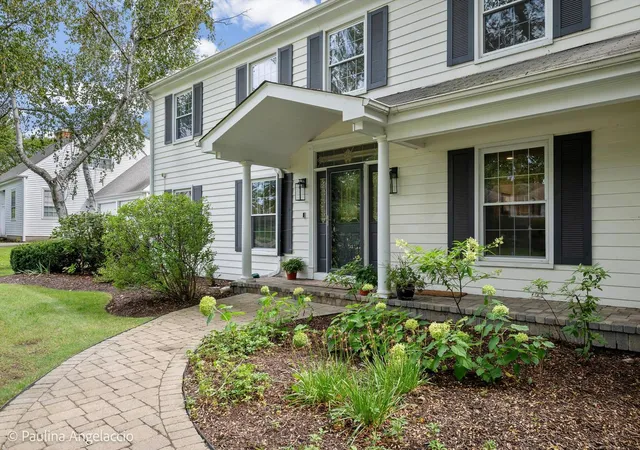 Photo 2 of Single family home for sale at 743 S Country Dr, Barrington, IL 60010 | MLS# 12563310 | Listing updated on 2026-10-04