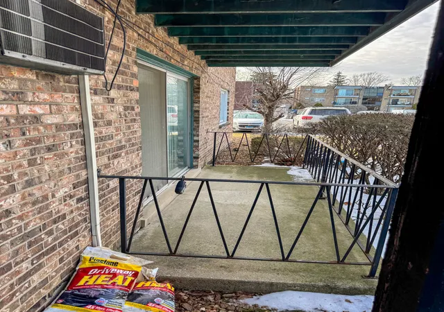 Listing Photo 2 - Condo for sale in building located at 5500 W 127Th St, Alsip, IL 60803 - Unit #4