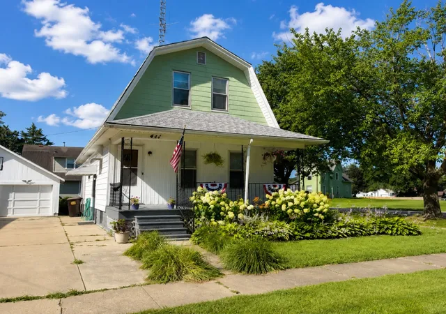 Homes for sale in Morrison, IL | 411 W Park St, Morrison, IL 61270 | MLS# 12564471