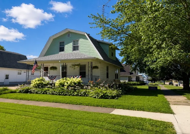 Homes for sale in Morrison, IL | 411 W Park St, Morrison, IL 61270 | MLS# 12564471