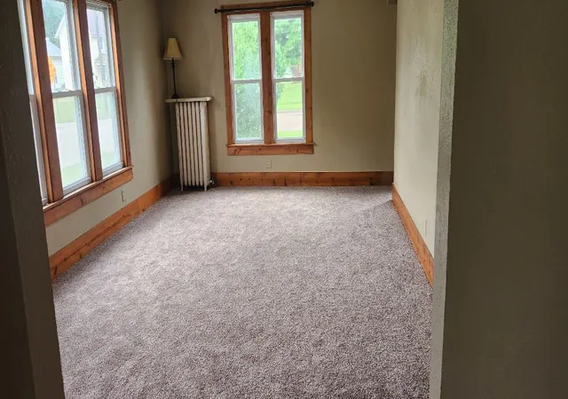 Photo 4 of Single family home for sale at 802 E 5th Street, Sterling, IL 61081 | MLS# 12564655 | Listing updated on 2026-10-11