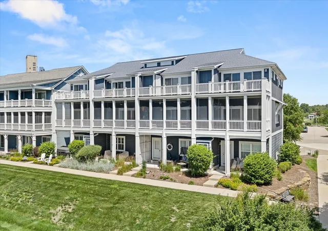 2nd image of 13 River Row N, Ottawa, IL 61350 | MLS# 12564920