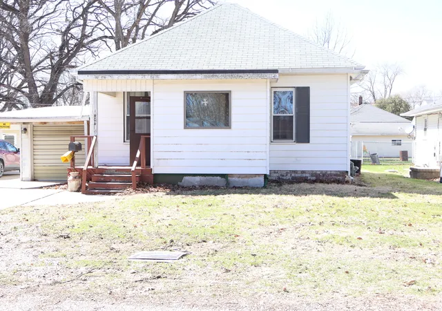 Homes for sale in Streator, IL | 1404 S Monroe St, Streator, IL 61364 | MLS# 12565026